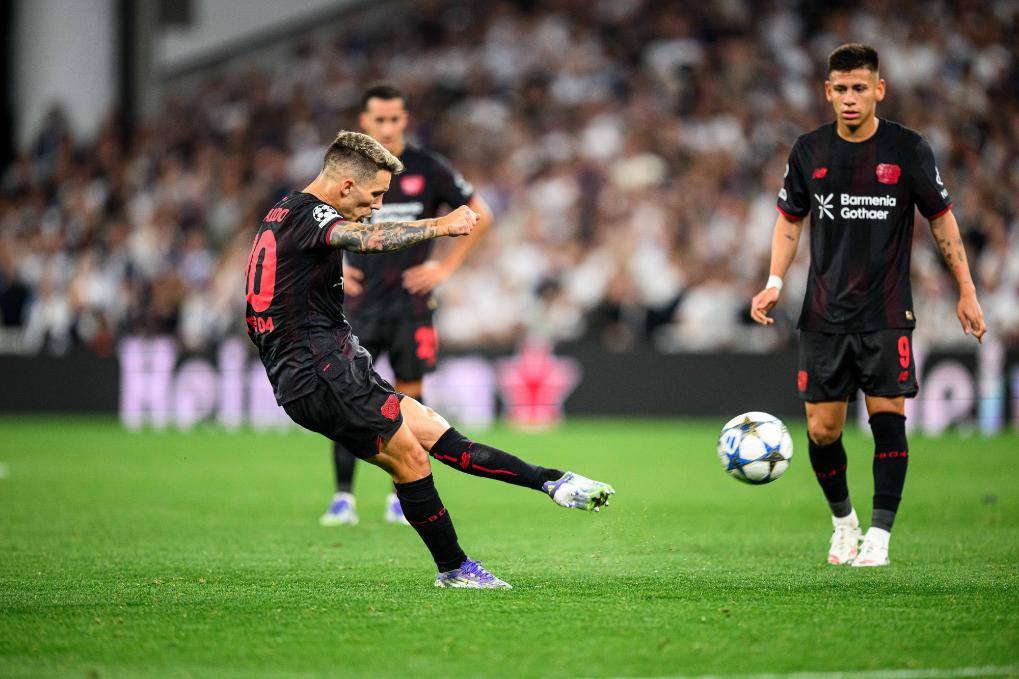 勒沃库森官, 就在一周前